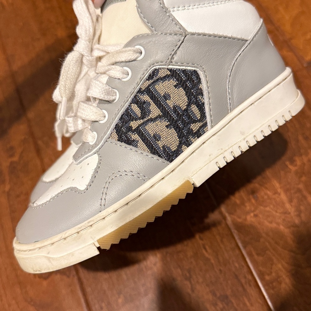 Stylish Dior Kids High-Top Sneakers - Gray & White - Picture 5 of 5